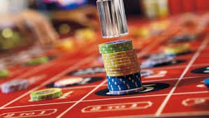 Antarmuka aplikasi h5.rpvip2 menampilkan kategori permainan unggulan dan live dealer